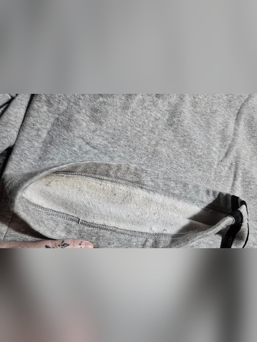 Adidas gray sweatpants with classic black 3-stripe detail and embroidered logo - Picture 7 of 9